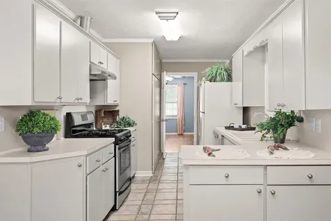 108 N 7th Street Highlands TX 77562