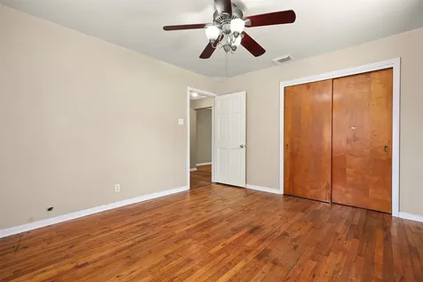 108 N 7th Street Highlands TX 77562