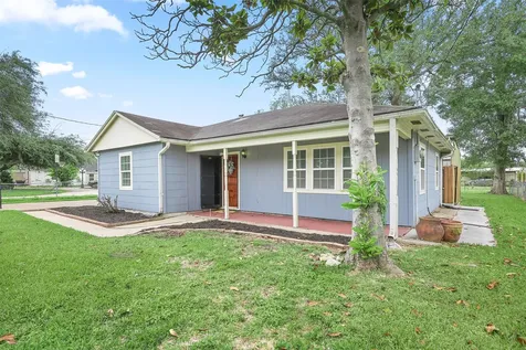 108 N 7th Street Highlands TX 77562