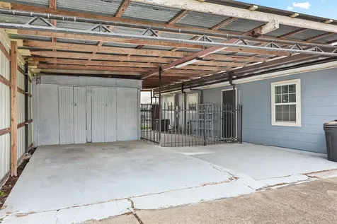 108 N 7th Street Highlands TX 77562