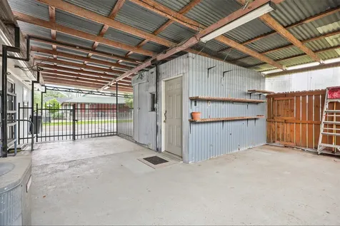 108 N 7th Street Highlands TX 77562