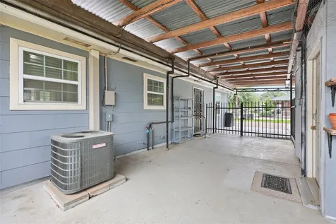 108 N 7th Street Highlands TX 77562