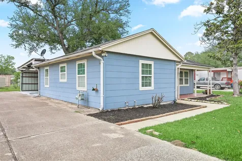 108 N 7th Street Highlands TX 77562