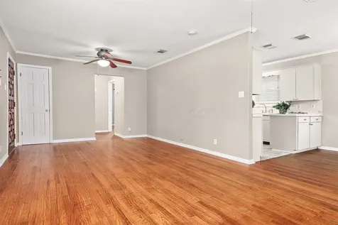 108 N 7th Street Highlands TX 77562