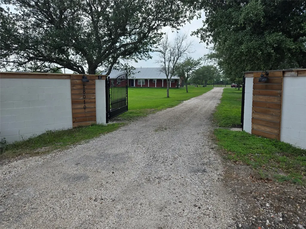 18010 County Road 48 Rosharon TX 77583