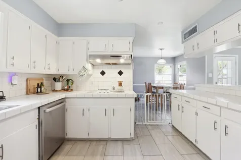 5602 W Bellfort Street Houston TX 77035