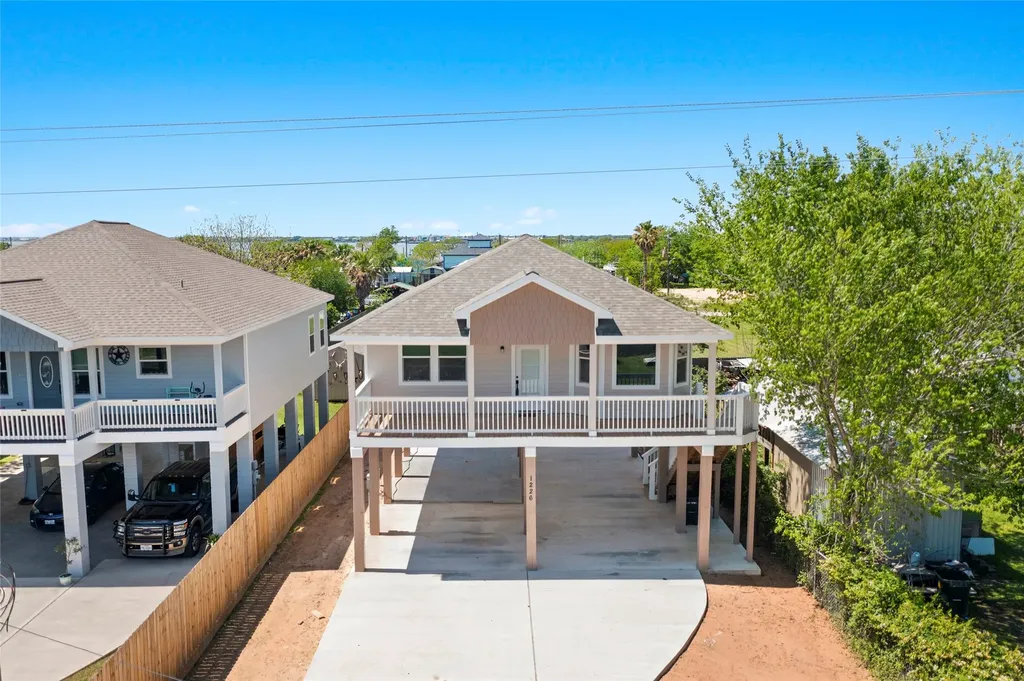 1226 9th Street San Leon TX 77539