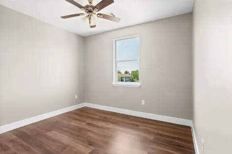 1226 9th Street San Leon TX 77539
