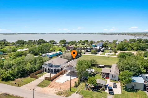 1226 9th Street San Leon TX 77539