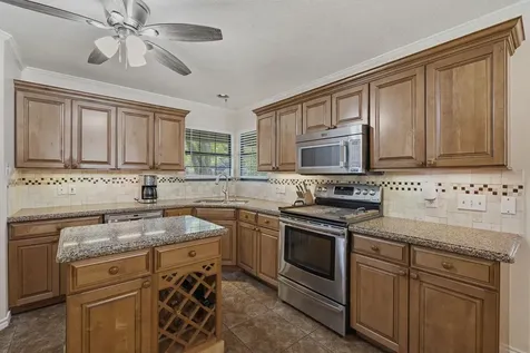 10985 Woods Lane Cleveland TX 77328