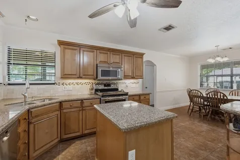 10985 Woods Lane Cleveland TX 77328