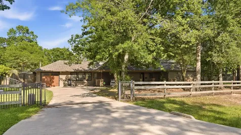 10985 Woods Lane Cleveland TX 77328