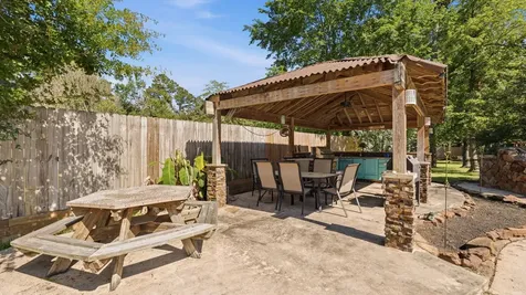 10985 Woods Lane Cleveland TX 77328
