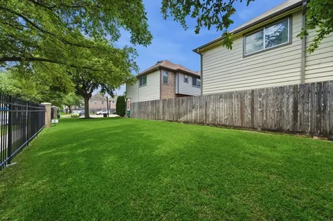 218 Plaza Del Sol Park Houston TX 77020