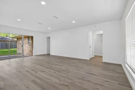 202 Oak Hollow Street Conroe TX 77301