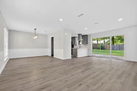 202 Oak Hollow Street Conroe TX 77301