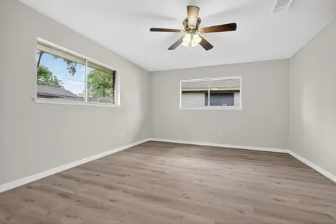 202 Oak Hollow Street Conroe TX 77301