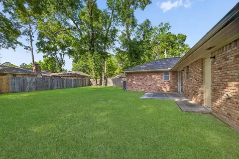 202 Oak Hollow Street Conroe TX 77301