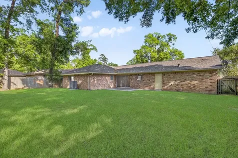 202 Oak Hollow Street Conroe TX 77301