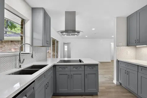 202 Oak Hollow Street Conroe TX 77301