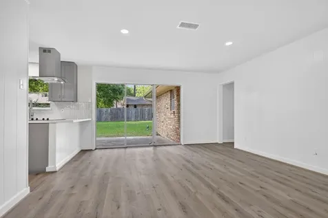 202 Oak Hollow Street Conroe TX 77301