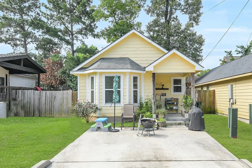 16915 W Ivanhoe Montgomery TX 77316