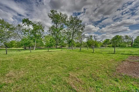 1030 Dixie Road Brenham TX 77833