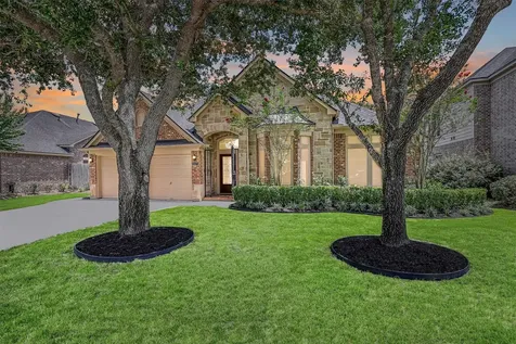 2427 Pioneer Oaks Drive Fresno TX 77545