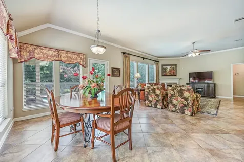 2427 Pioneer Oaks Drive Fresno TX 77545