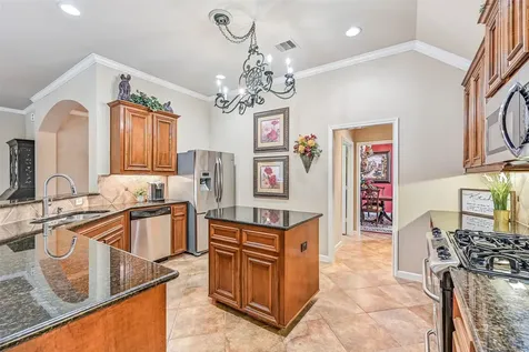 2427 Pioneer Oaks Drive Fresno TX 77545