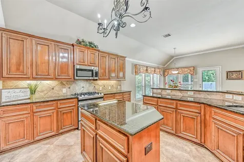2427 Pioneer Oaks Drive Fresno TX 77545