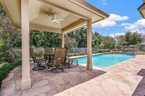 2427 Pioneer Oaks Drive Fresno TX 77545