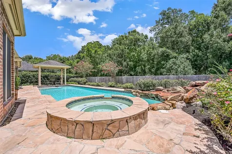 2427 Pioneer Oaks Drive Fresno TX 77545