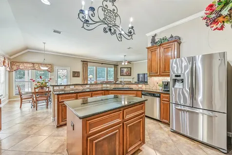 2427 Pioneer Oaks Drive Fresno TX 77545
