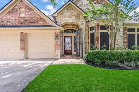 2427 Pioneer Oaks Drive Fresno TX 77545
