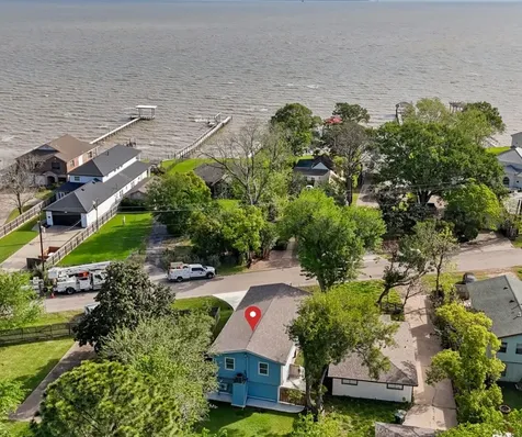 3802 Bayshore Drive Bacliff TX 77518