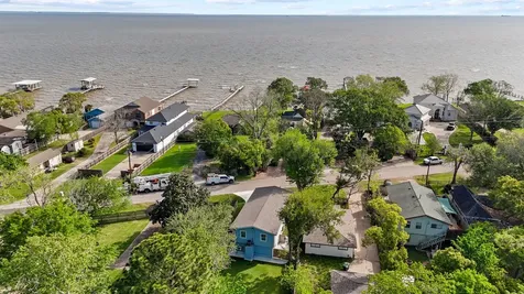 3802 Bayshore Drive Bacliff TX 77518