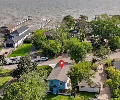3802 Bayshore Drive Bacliff TX 77518
