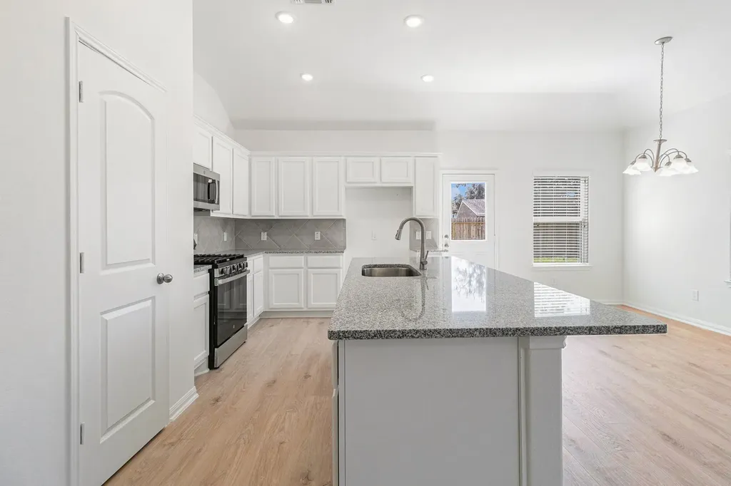 249 Edgewater Drive West Columbia TX 77486