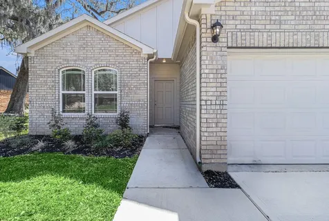 249 Edgewater Drive West Columbia TX 77486