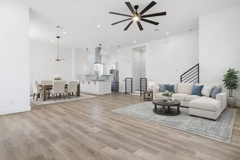 1913 Hoskins Drive I Houston TX 77080