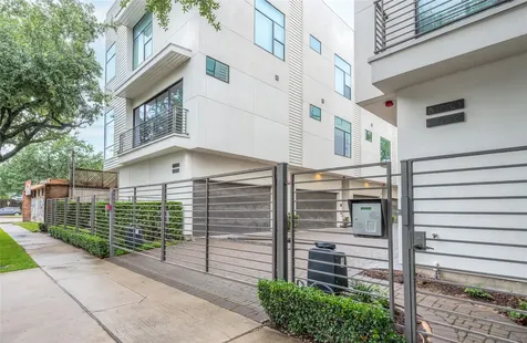 1004 California Street 402 Houston TX 77006