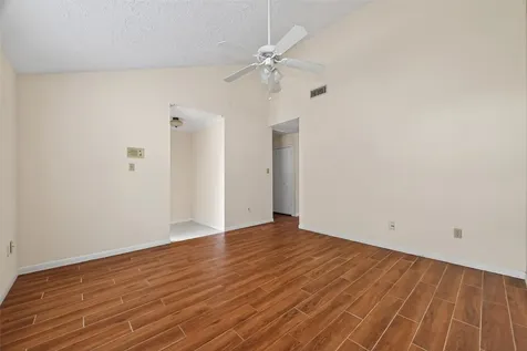 10913 Bexley Drive 913 Houston TX 77099