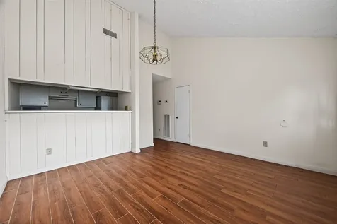 10913 Bexley Drive 913 Houston TX 77099