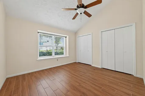 10913 Bexley Drive 913 Houston TX 77099