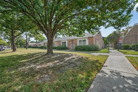 10913 Bexley Drive 913 Houston TX 77099