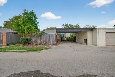 10913 Bexley Drive 913 Houston TX 77099
