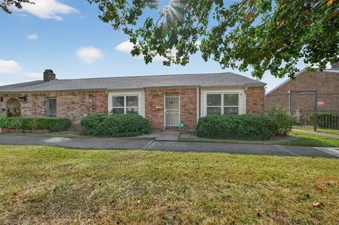10913 Bexley Drive 913 Houston TX 77099