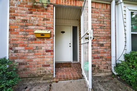 10913 Bexley Drive 913 Houston TX 77099