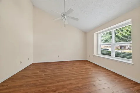 10913 Bexley Drive 913 Houston TX 77099